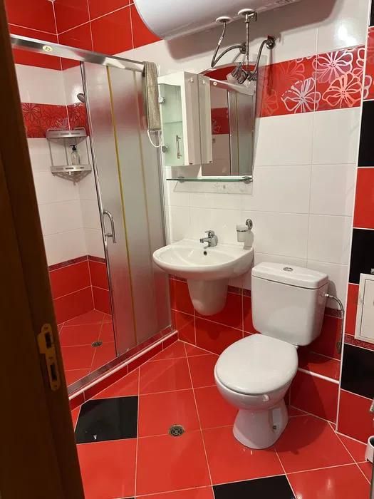 Дава се под наем Двустаен апартамент в Варна, Център - 73 кв.м за 458.49 € - Снимка #3