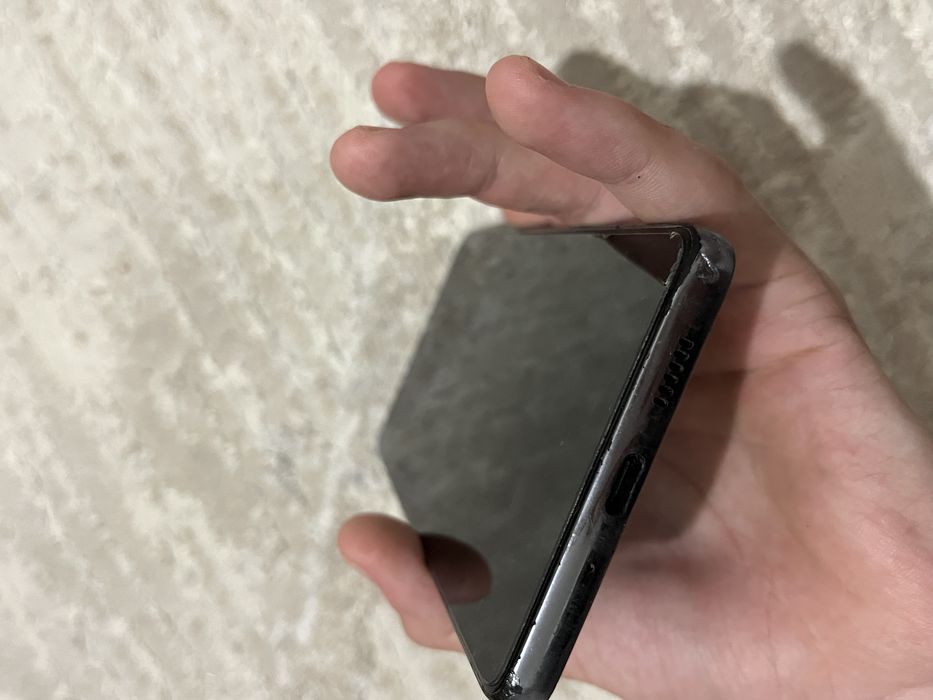 “Продаю Samsung A73 б/у, в нормальном состоянии.”