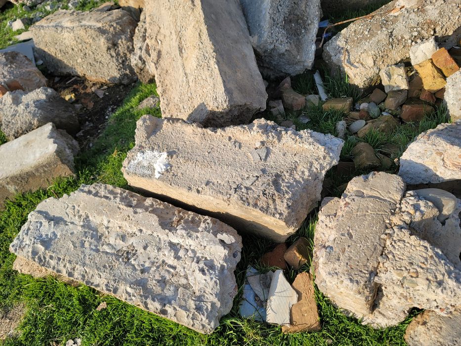 Продаю бетонные блоки булыга