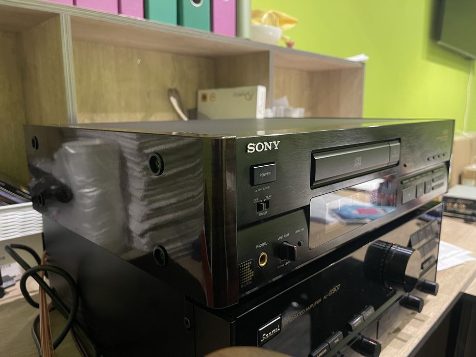 CD плеер SONY CDP-555ESA