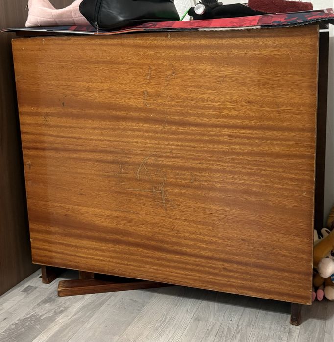 Продаётся деревянный стол-книжка