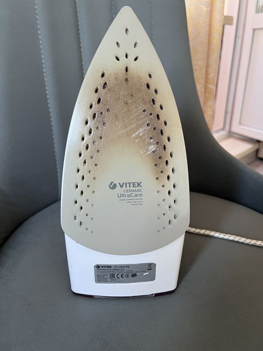 Продам утюг Vitek