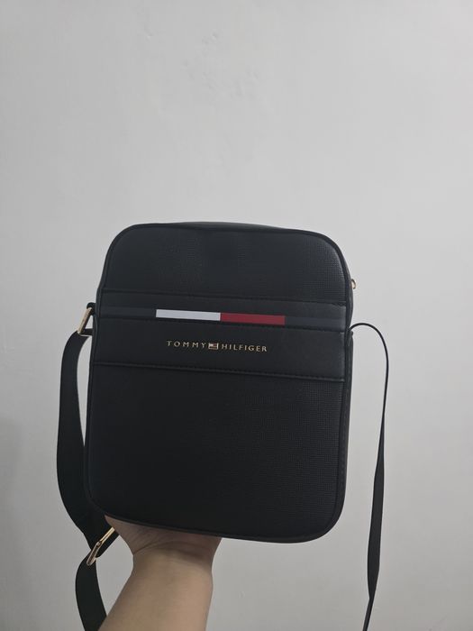 Барсетка от 《Tommy hilfiger》