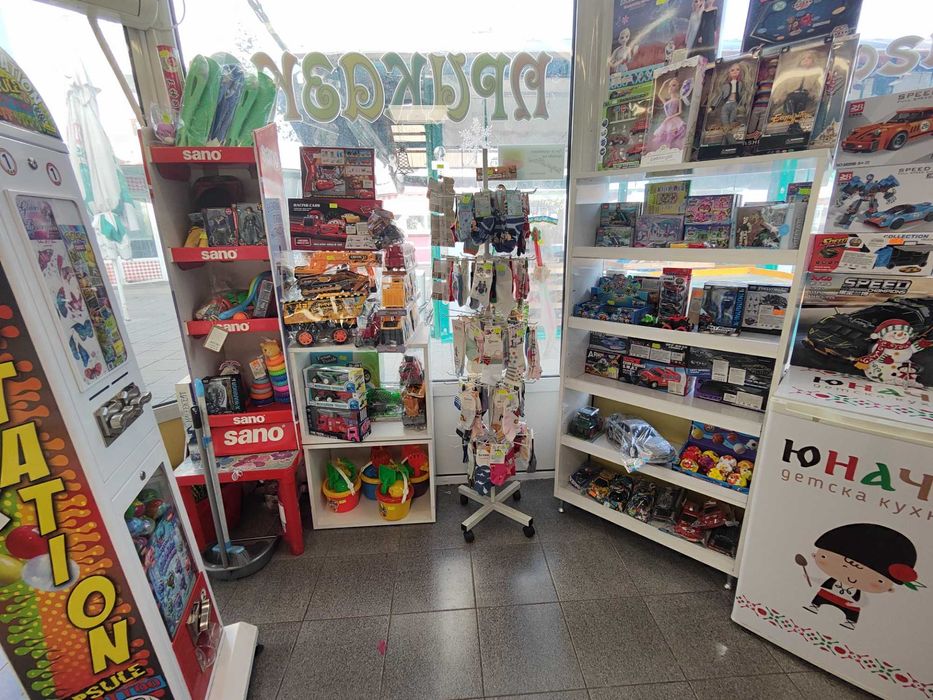 Шкафове за магазин