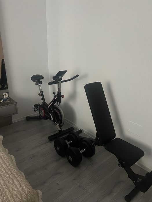 Vand gantere si banca de antrenament