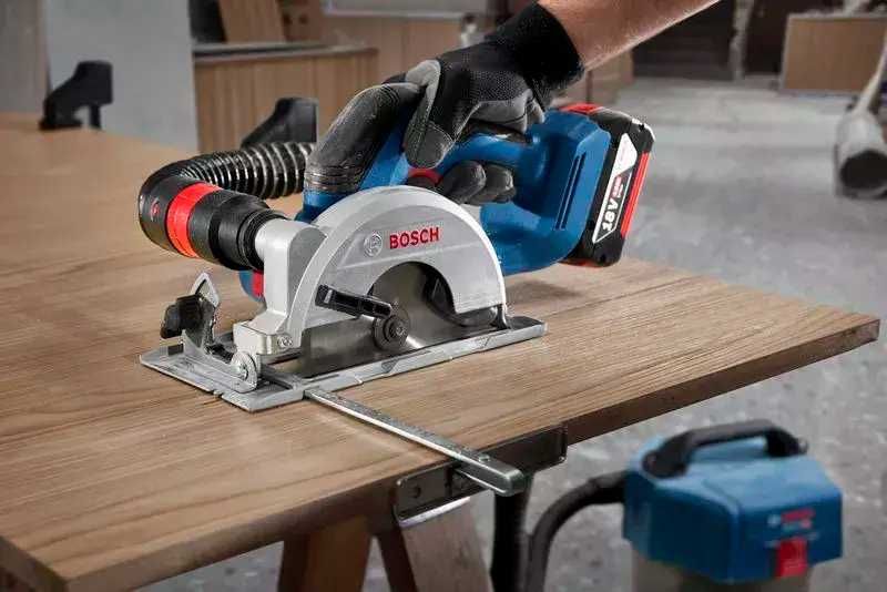 Акумулаторен ръчен циркуляр Bosch 18V GKS 18V-51 ,140 mm , без батерии и зарядно