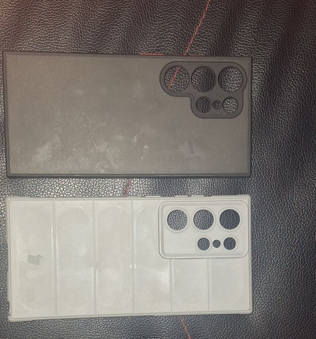 Vând 2 huse Samsung Galaxy S24 Ultra 5G.