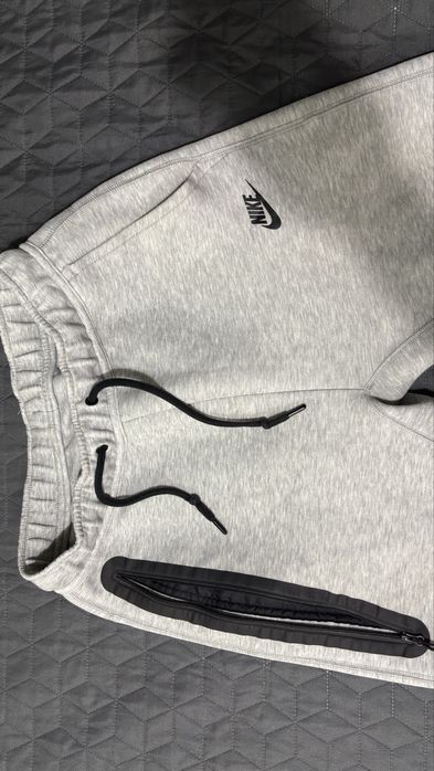Nike tech fleece сив