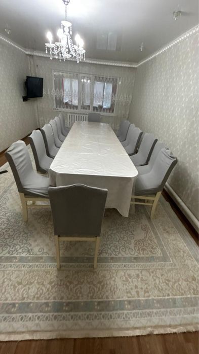 Продам гостинный стол и стулья