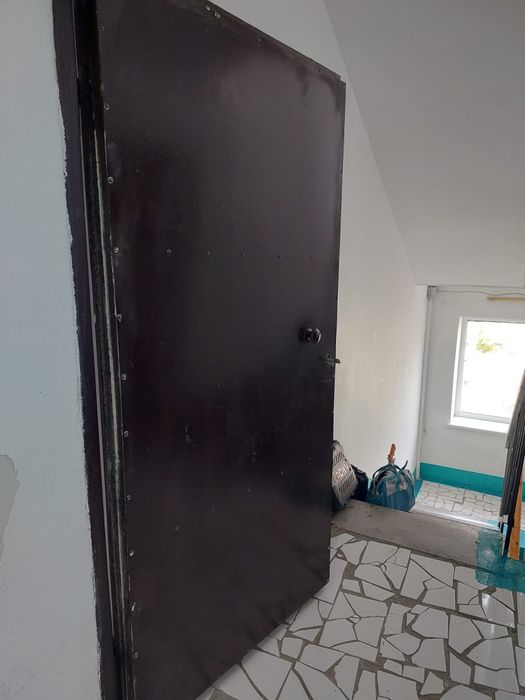 Продам выходные дверь