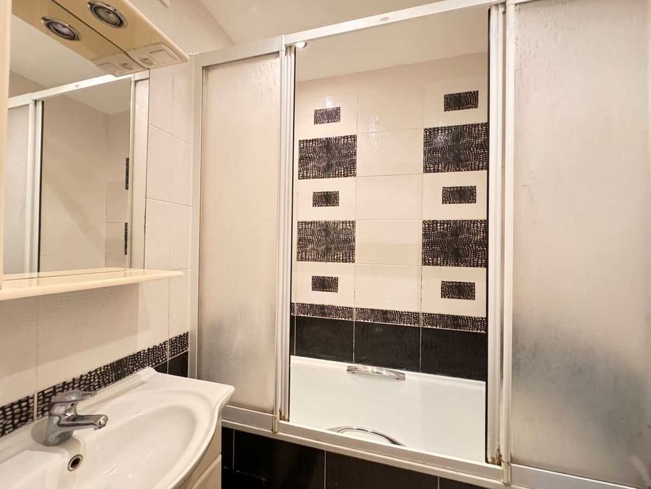 Дава се под наем Двустаен апартамент в София, Надежда 1 - 56 кв.м за 350 € - Снимка #1