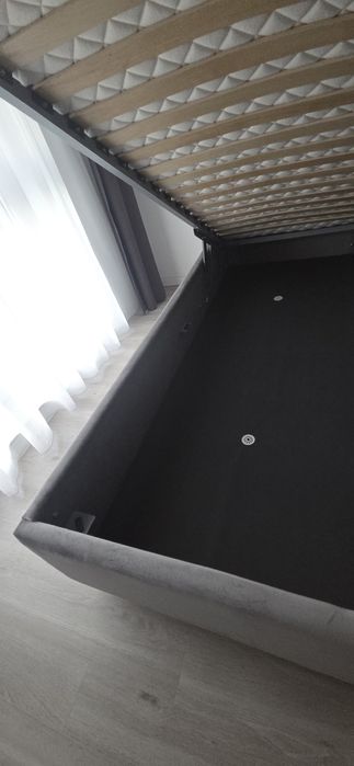 Pat tapitat 160x200 cu lada depozitare  + saltea cu topper inclus