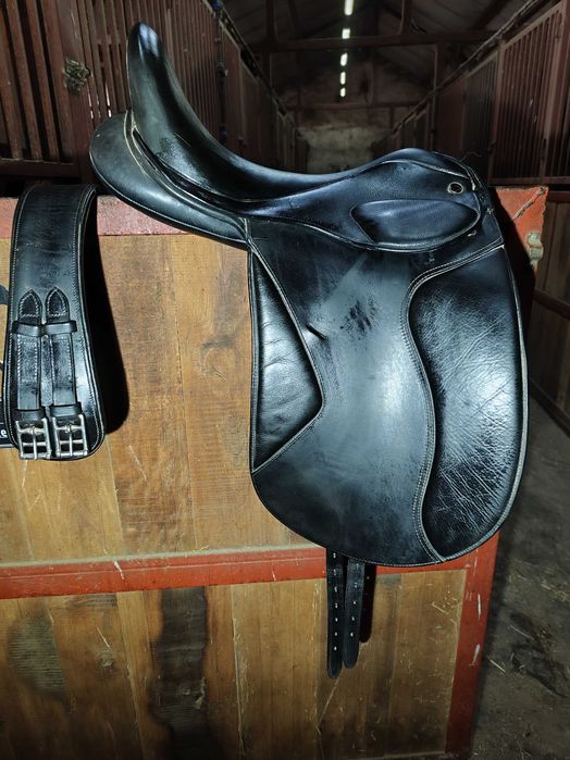 Седло за обездка