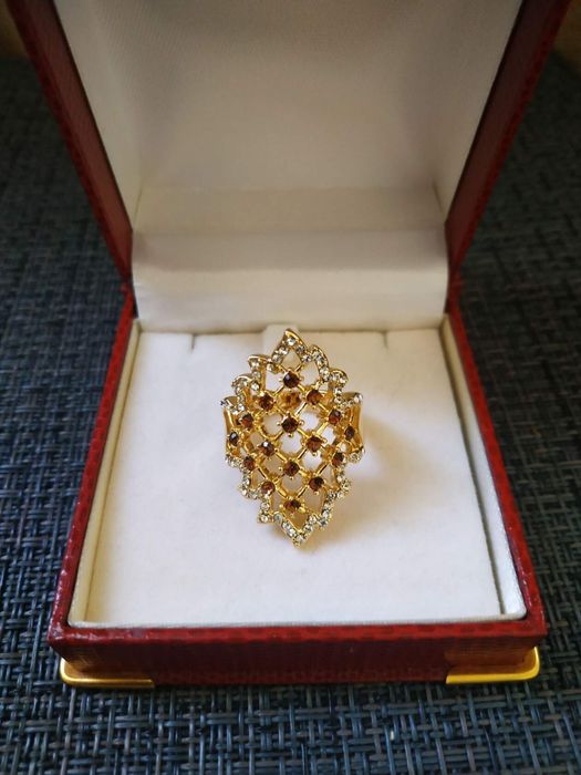 Бижутерия от  "AVON". Новая. См. всё фото.