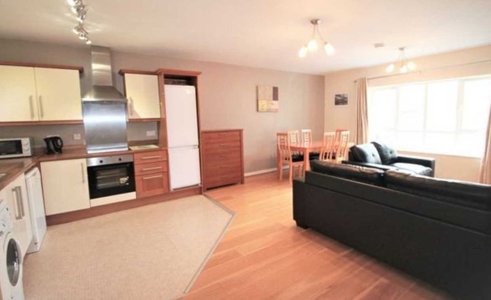 Дава се под наем Четиристаен апартамент в Пловдив, Кършияка - 93 кв.м за 459 € - Снимка #2