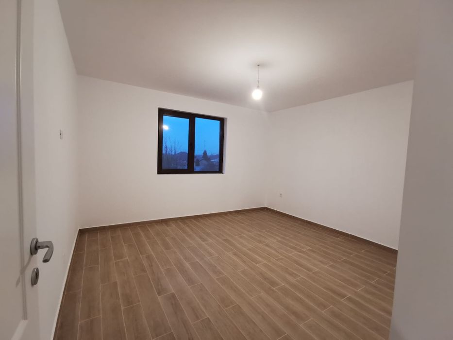 Vând casa P+1-Chiscani