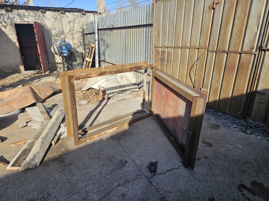 Металлическое окно для углярки