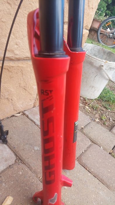 Furca 27,5 RST pe aer cu lockaut