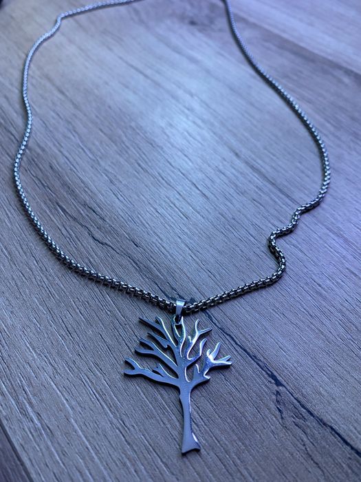 Colier arbore otravitor