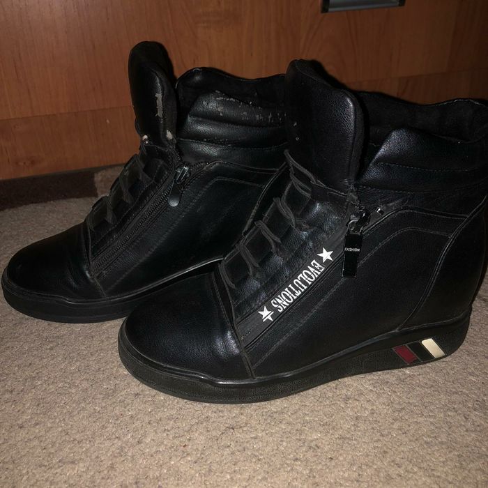 Кроссовки на высокой платформе