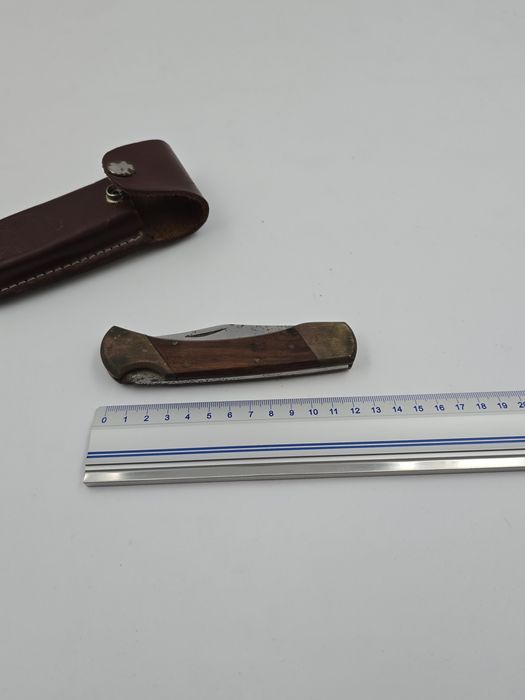 Briceag vechi cu teacă