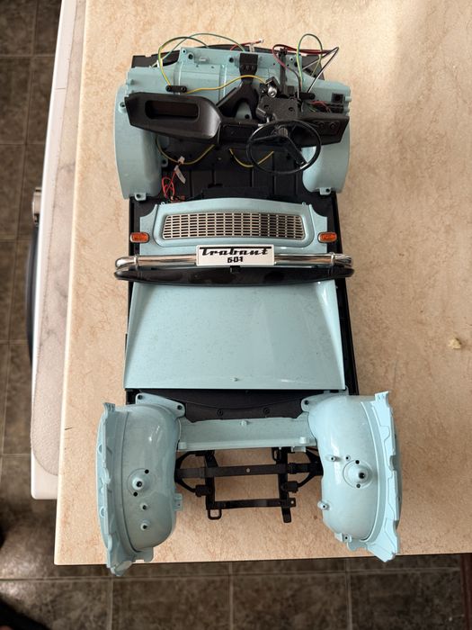 Колекционерски модел Trabant 601 Deluxe от поредицата със списания.