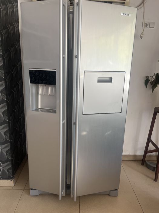 Frigider Samsung Side by Side