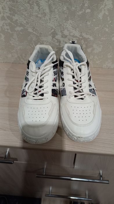 Кроссовки  подостковые