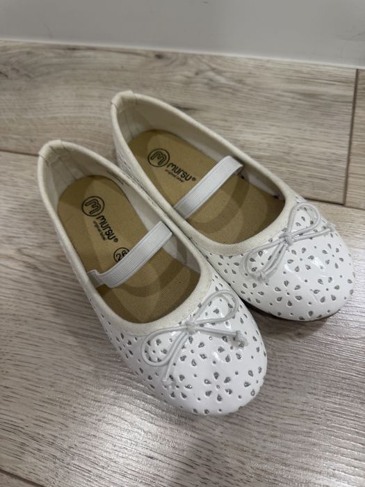 Продаю туфли для девочки