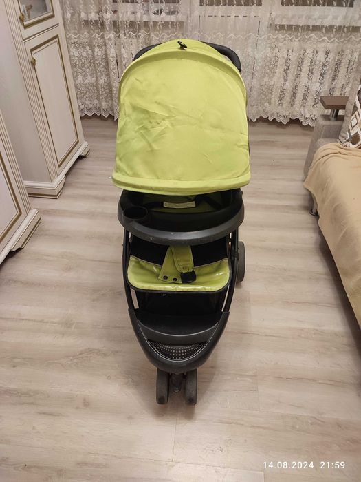 Коляска детская, очень широкая