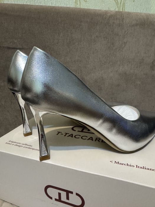 Продам туфли новые