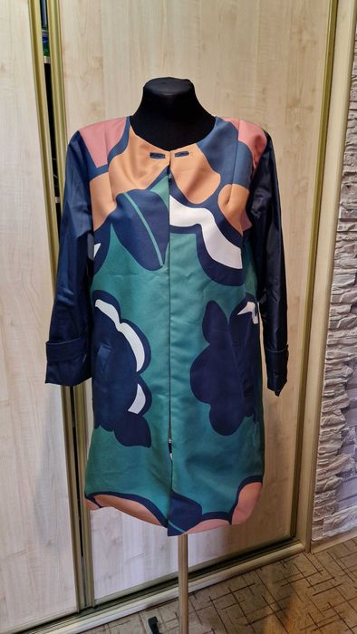 Продам яркий тренч на весну