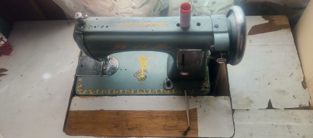 Продается швейная машина в комплекте