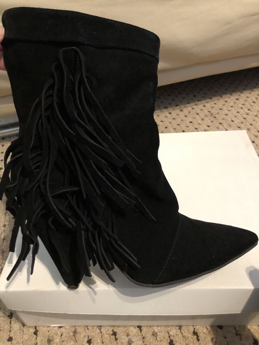 Vând ghete piele întoarsă negre cu ciucuri mărimea 38