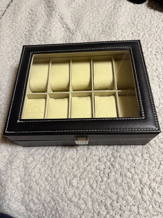 Часовник GUESS + Подарък