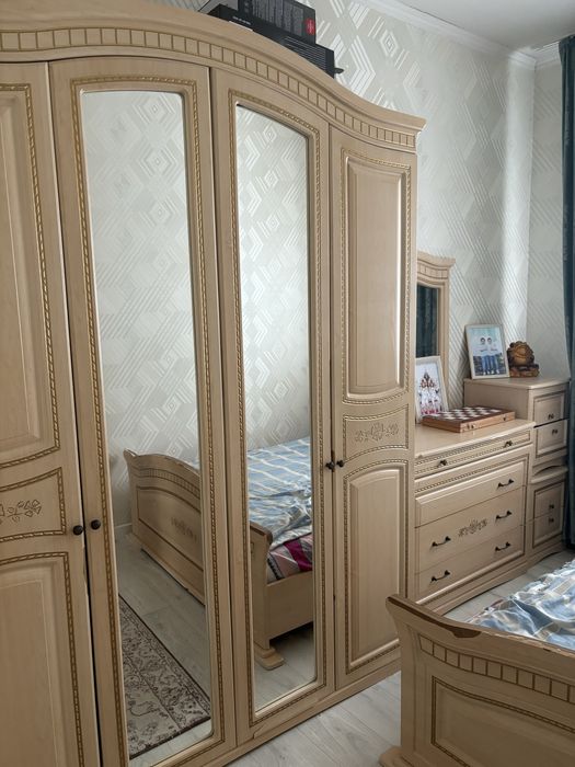 Продается спальный гарнитур