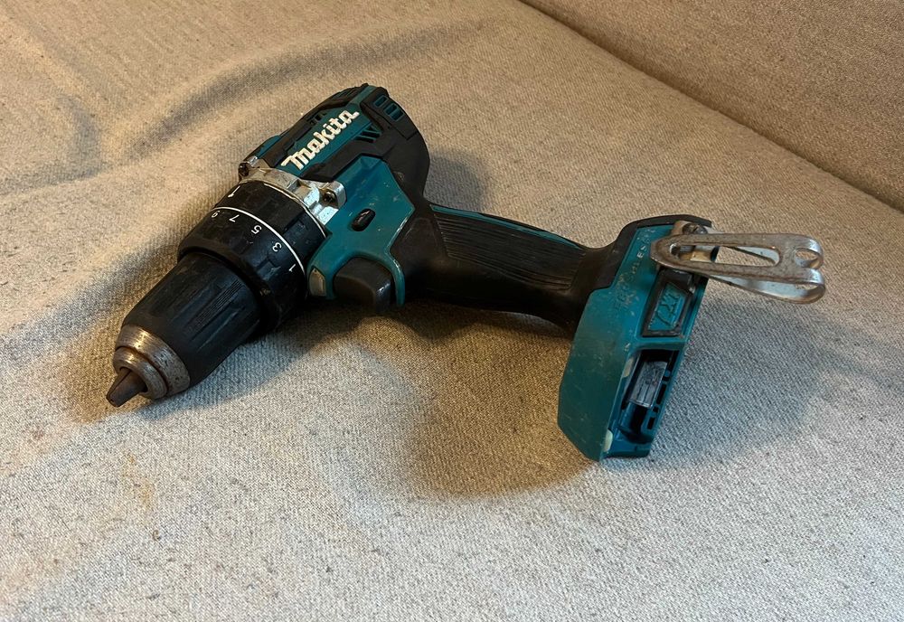 Masina gaurit insurubat Makita DHP484 18V Brushless doar corp