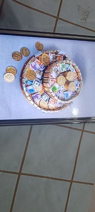 Подарочный торт из конфет.