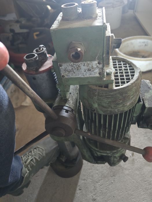 Masina de gaurit cu talpa magnetica