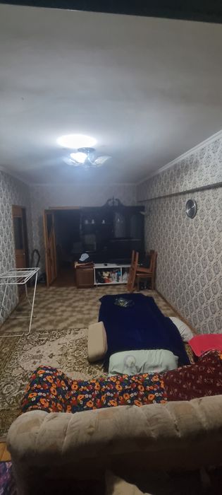 Bodomzor metro oldida Kvartiraga sheriklikka 2 ta yoki 1 ta bola kere