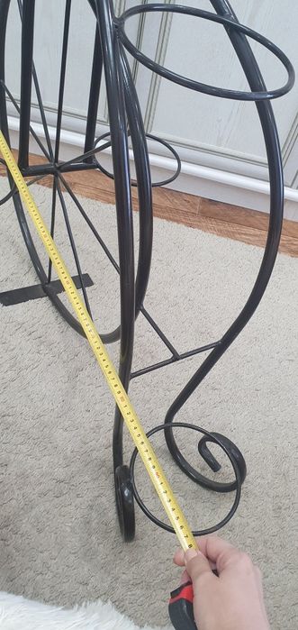 Для цветов подставка