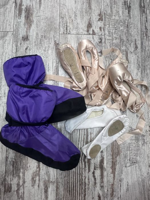 Продам пуанты, балетную обувь, чуни.