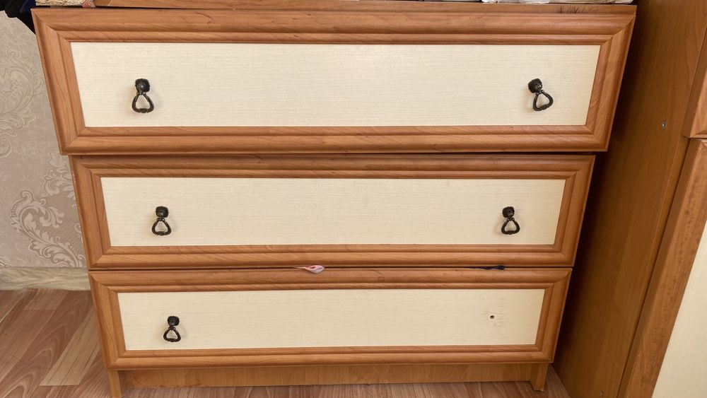 Продам спальный гарнитур