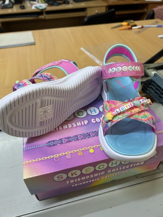 Нови сандалки skechers р-р 30