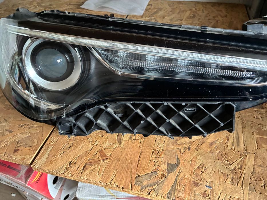 Alfa Romeo Stelvio Алфа Ромео Стелвио. Десен фар. Би-ксенон. 50552984.