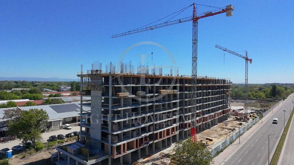 Продава се Тристаен апартамент в Пловдив, Гагарин - 112 кв.м за 1075 €/кв.м - Снимка #1