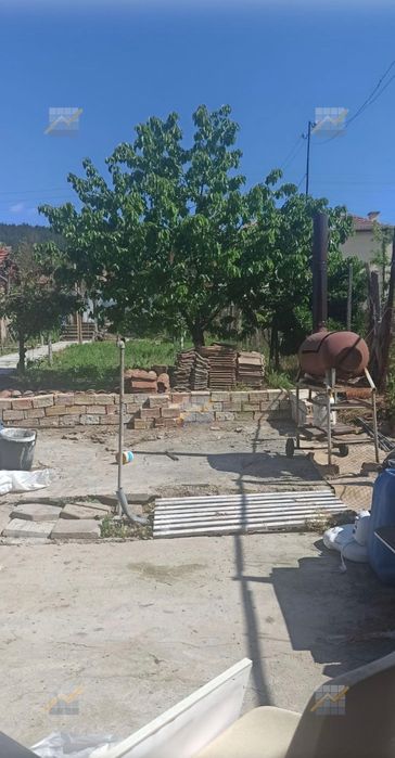 Лешникова градина 13дка със сондаж и къща -готов бизнес