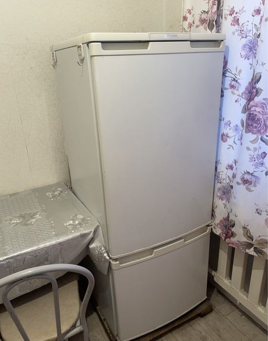 Продается холодильник двухкамерный