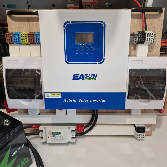 Sistem solar fotovoltaic  la cheie  portabil pentru rulote autorulote campevan cort camping casă