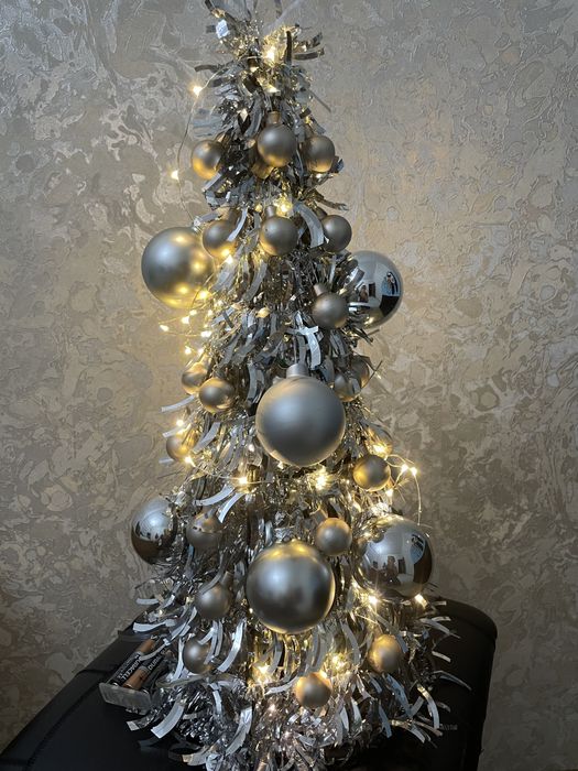 Ёлка с игрушками